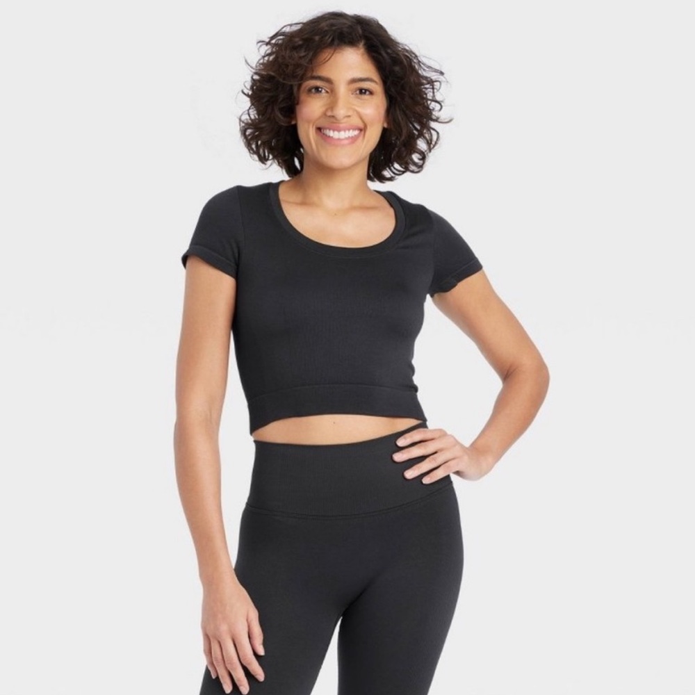 🆕 ALL IN MOTION | Ribbed Seamless Cropped Athletic Top | Short Sleeve
